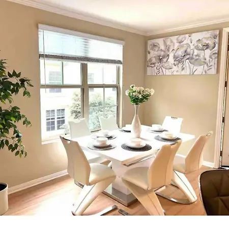 The Reve Appartment Marina 2 Bedrooms With Swimming Pool Free Parking
